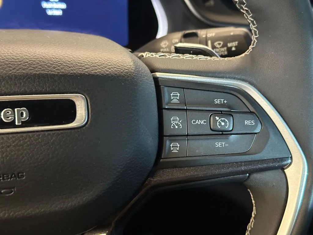 Jeep Grand Cherokee photo 12