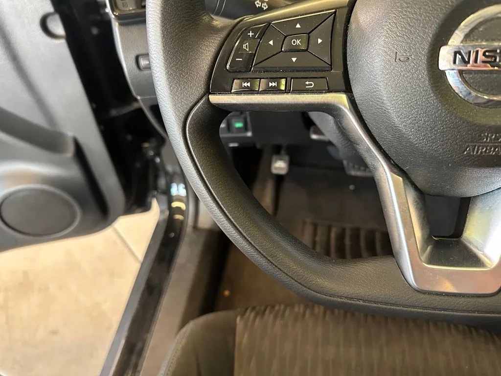 Nissan Rogue photo 11