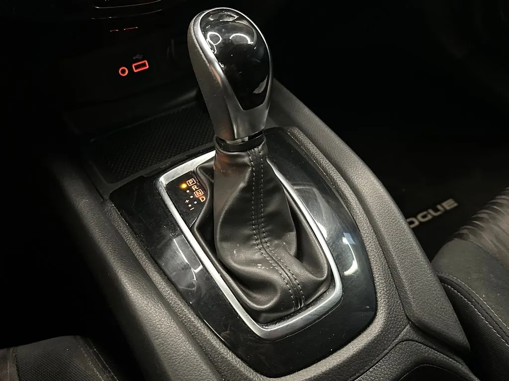 Nissan Rogue photo 16