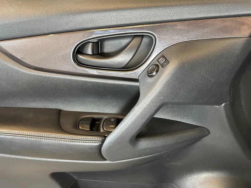 Nissan Rogue photo 18