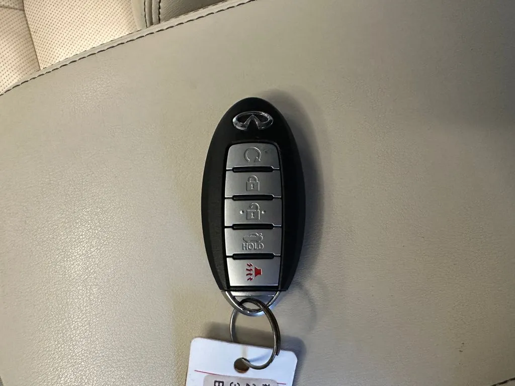 Infiniti Q60 photo 16