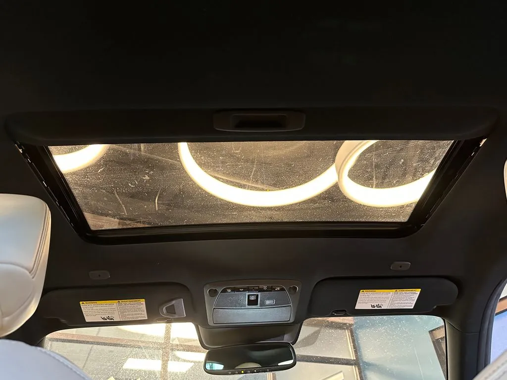 Infiniti Q60 photo 20
