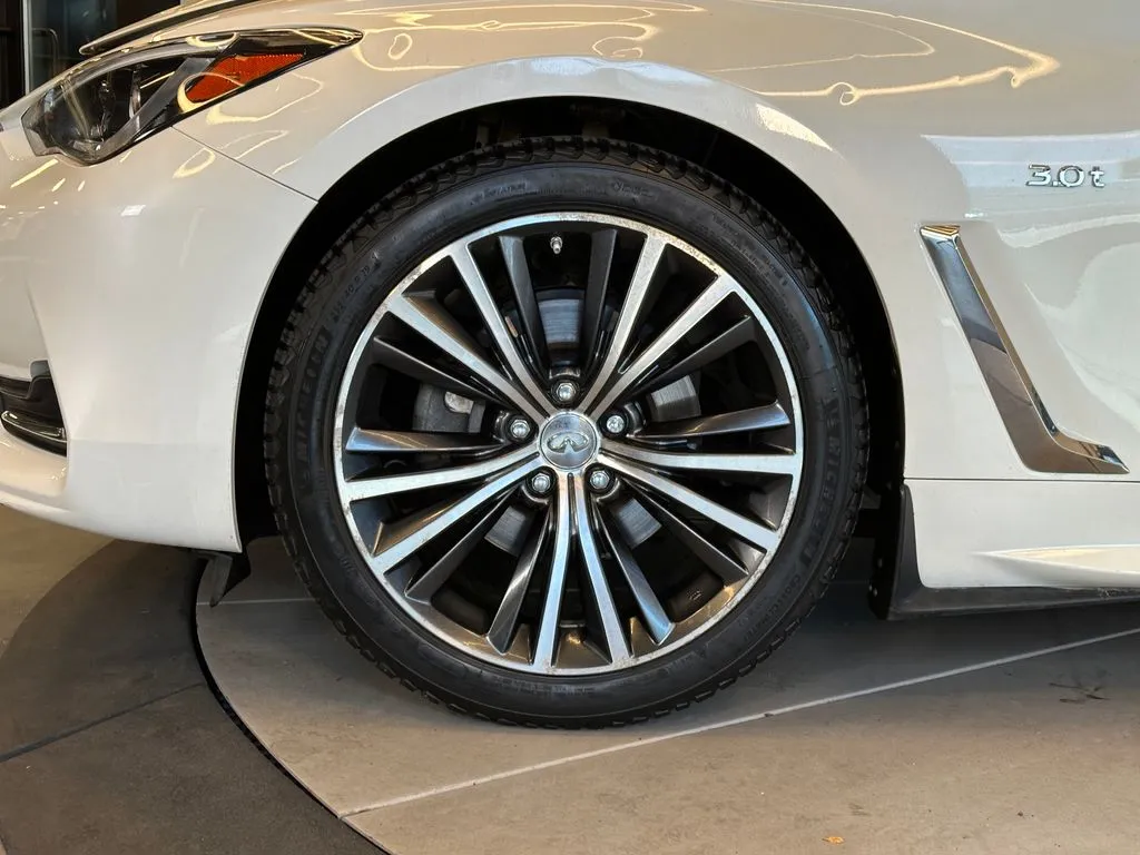 Infiniti Q60 photo 24