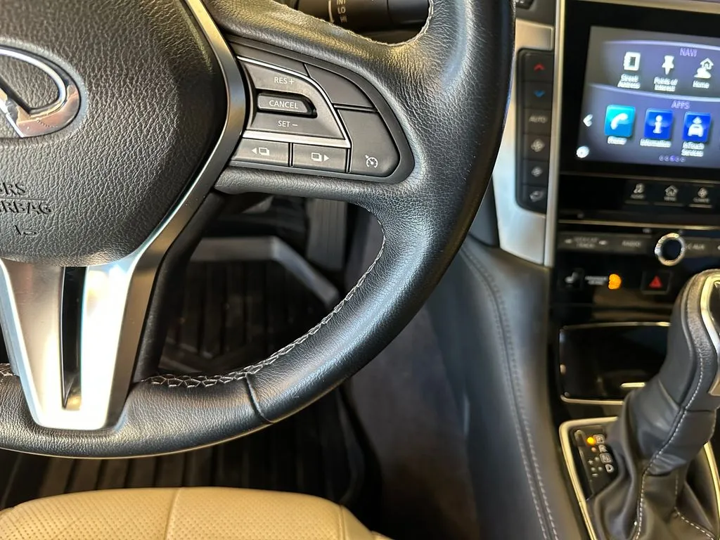 Infiniti Q60 photo 12