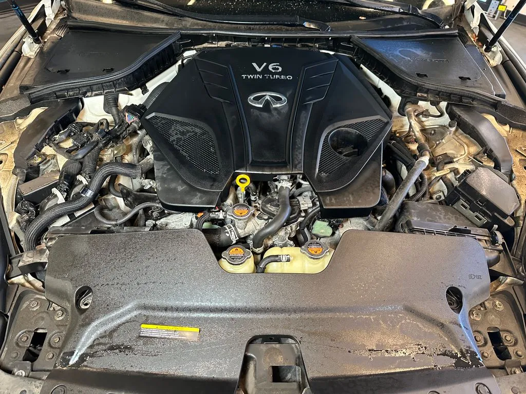 Infiniti Q60 photo 22