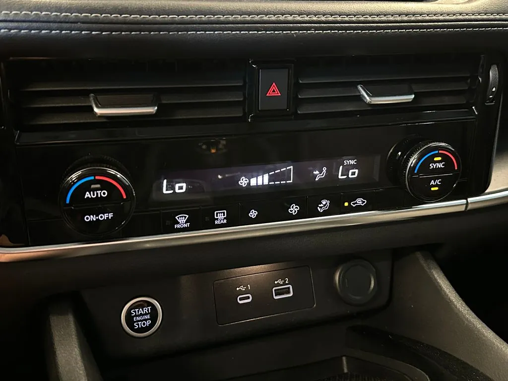 Nissan Rogue photo 15