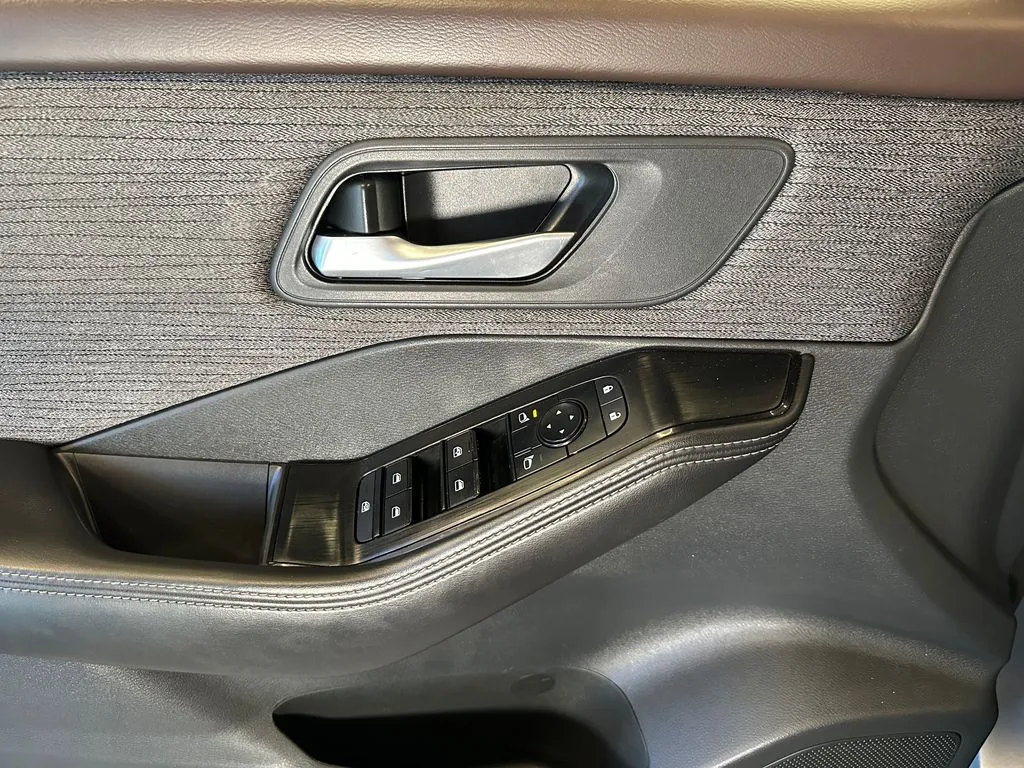 Nissan Rogue photo 19
