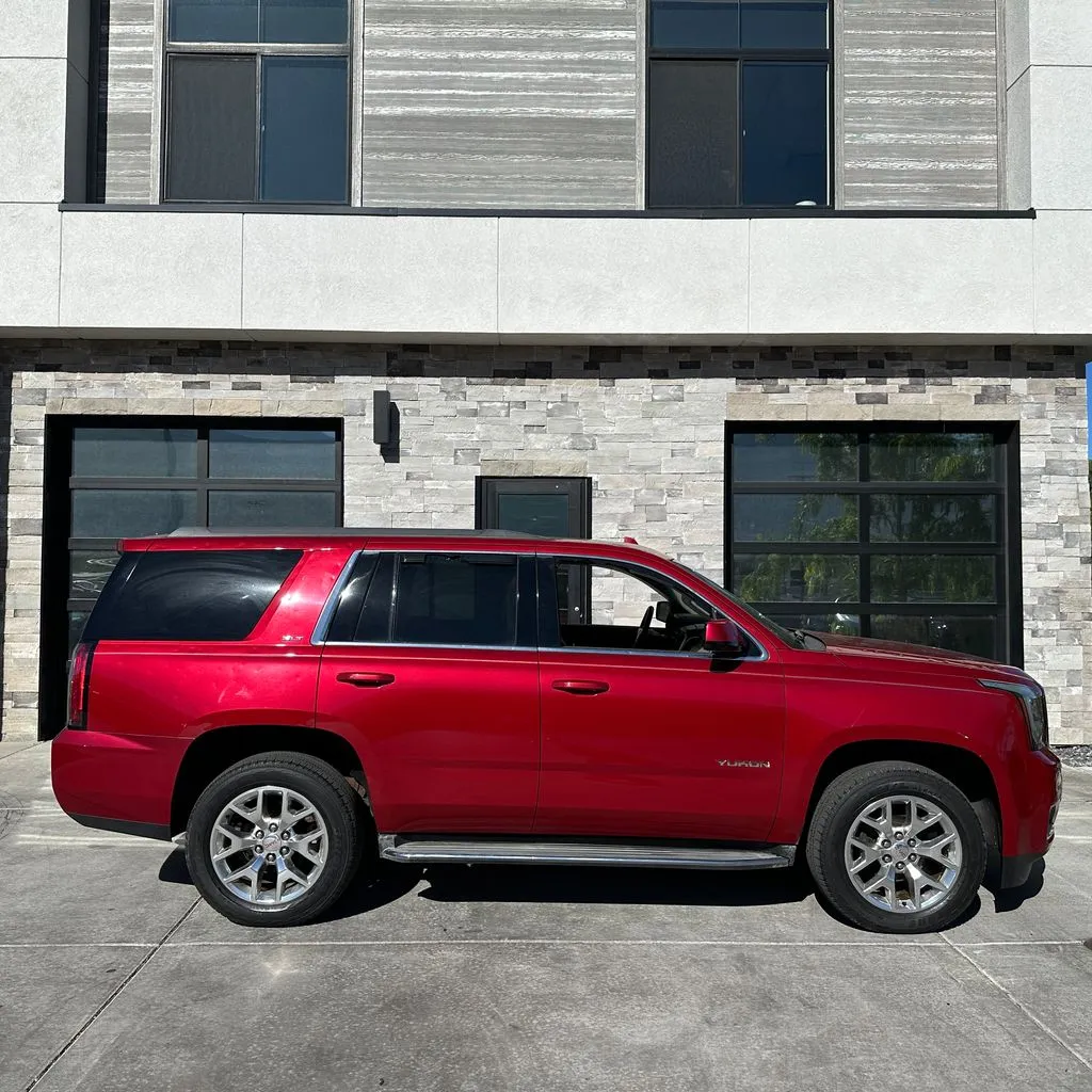 GMC Yukon photo 2