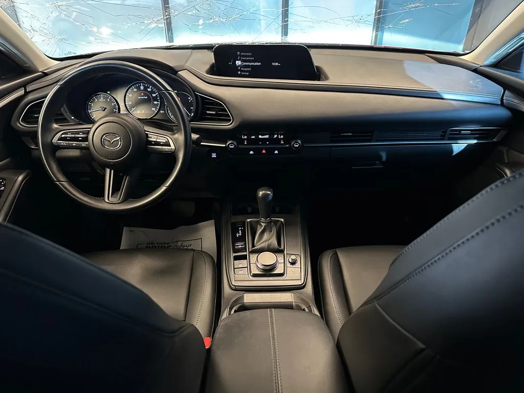 Mazda CX-30 photo 9