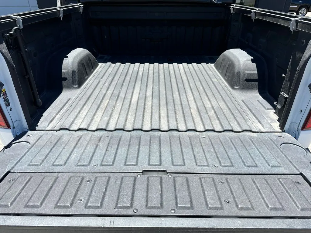 Chevrolet Silverado photo 22