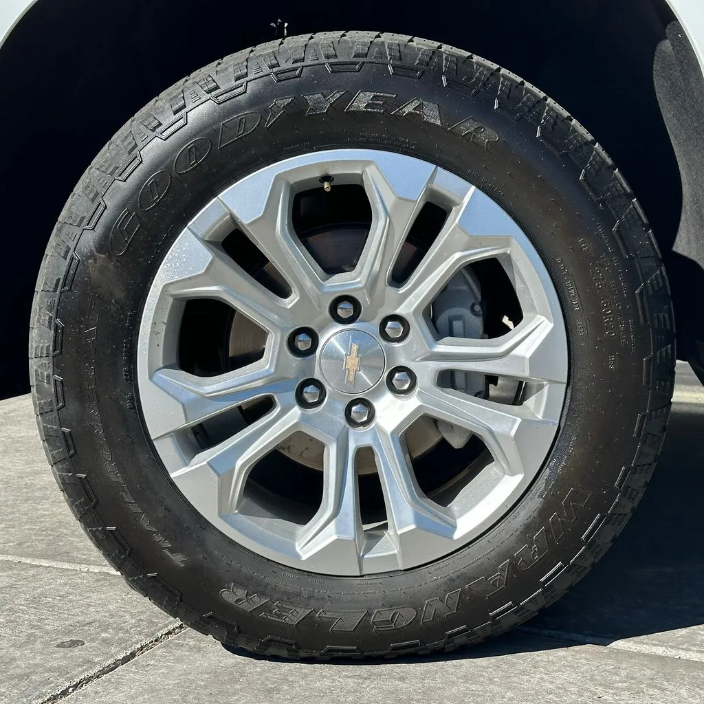 Chevrolet Silverado photo 24