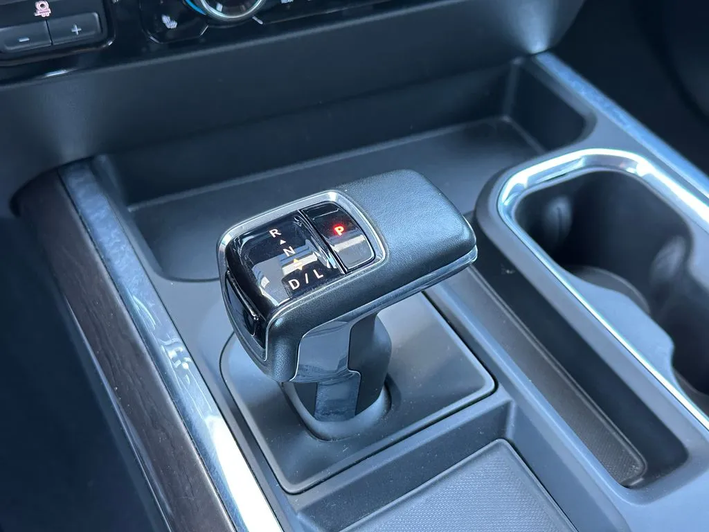 Chevrolet Silverado photo 16