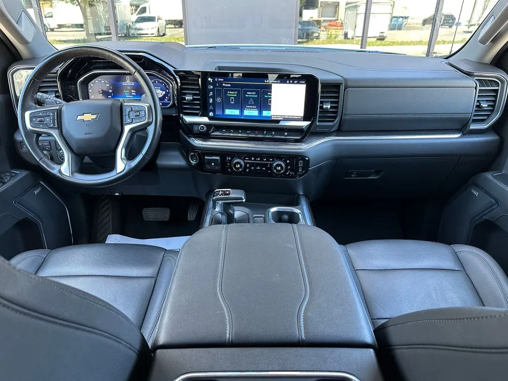 Chevrolet Silverado photo 9