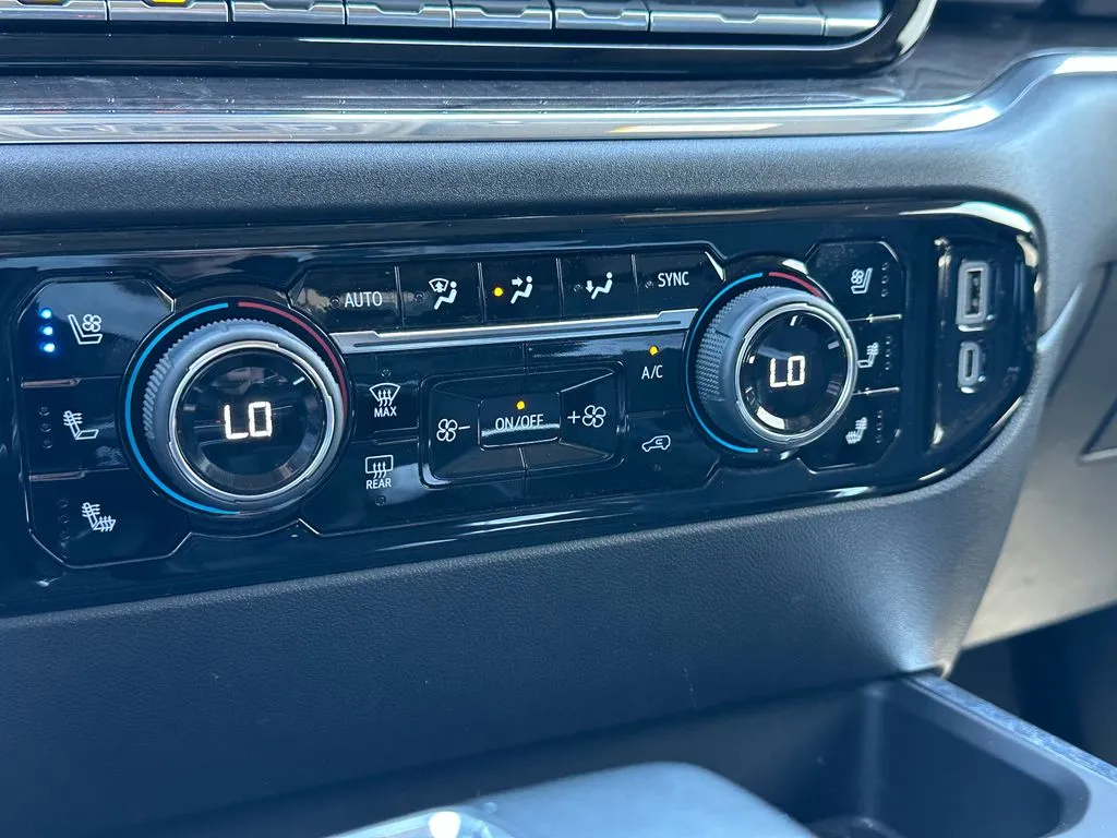 Chevrolet Silverado photo 15