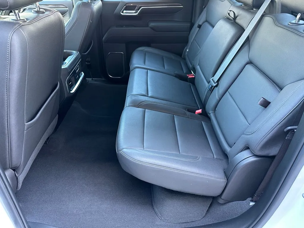 Chevrolet Silverado photo 20