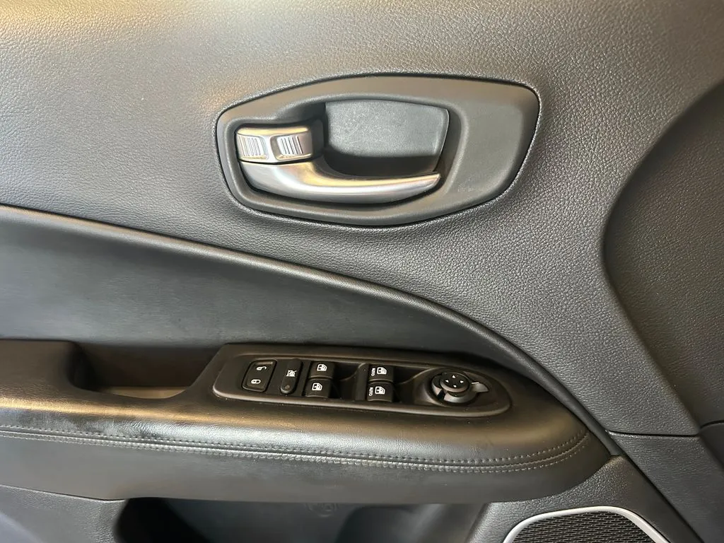 Jeep Compass photo 19