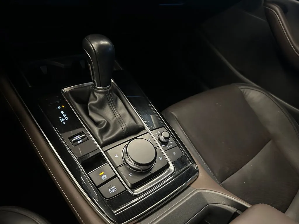 Mazda CX-30 photo 16