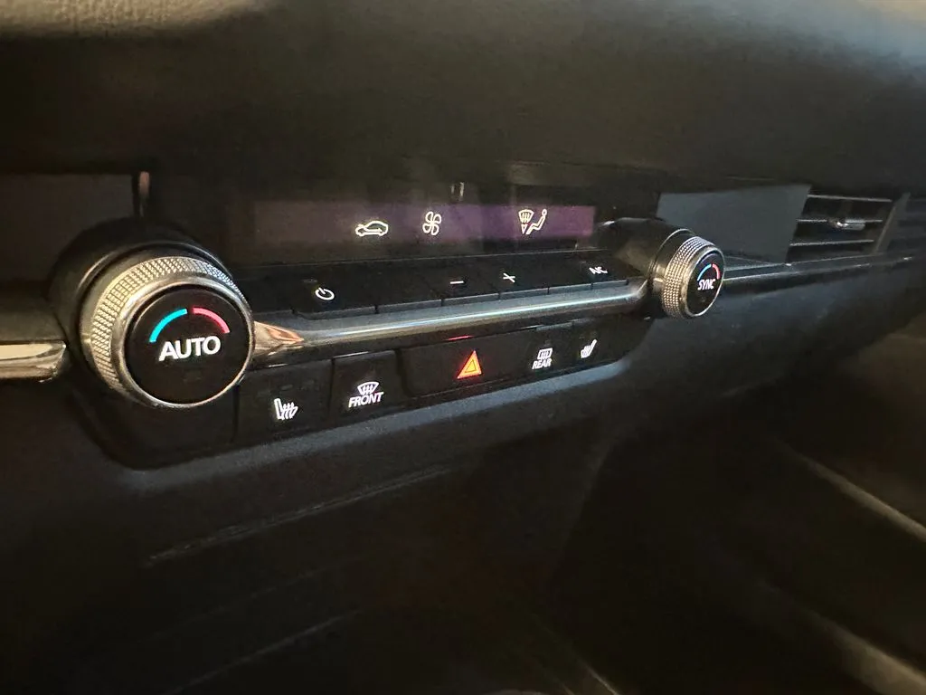 Mazda CX-30 photo 15