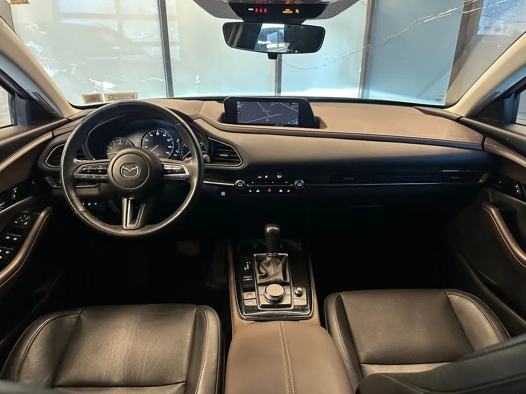 Mazda CX-30 photo 9