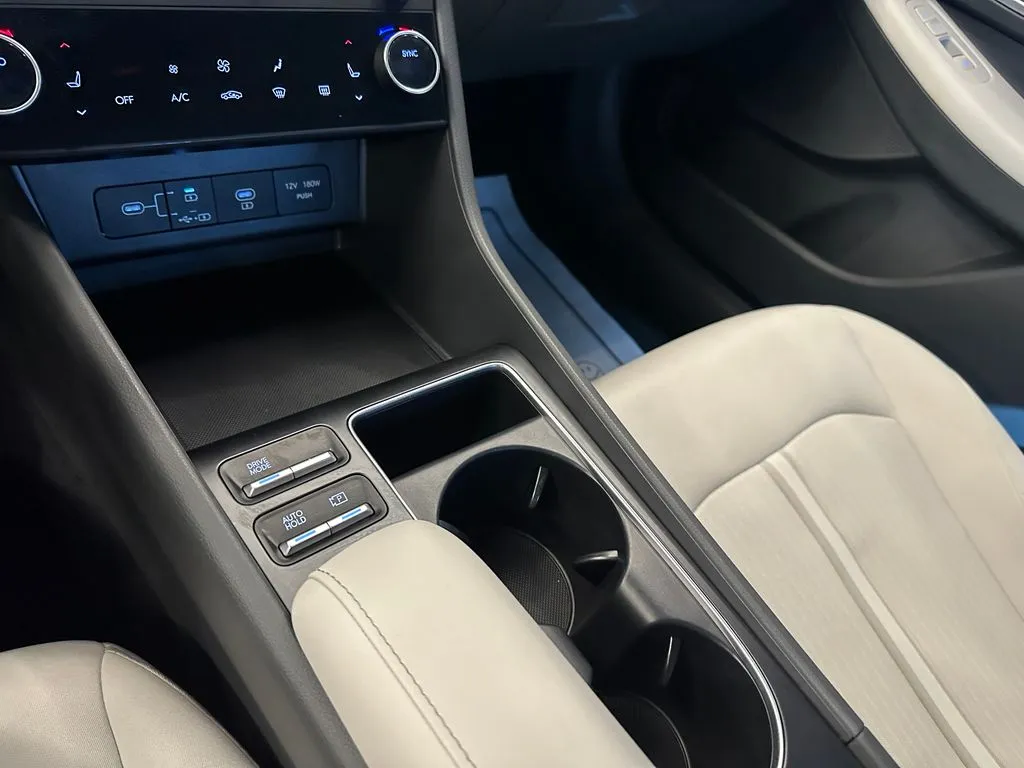Hyundai Sonata photo 16