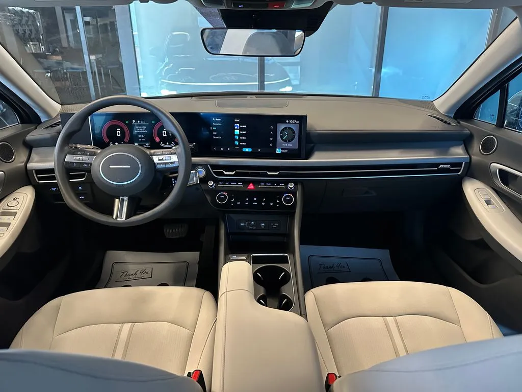 Hyundai Sonata photo 9