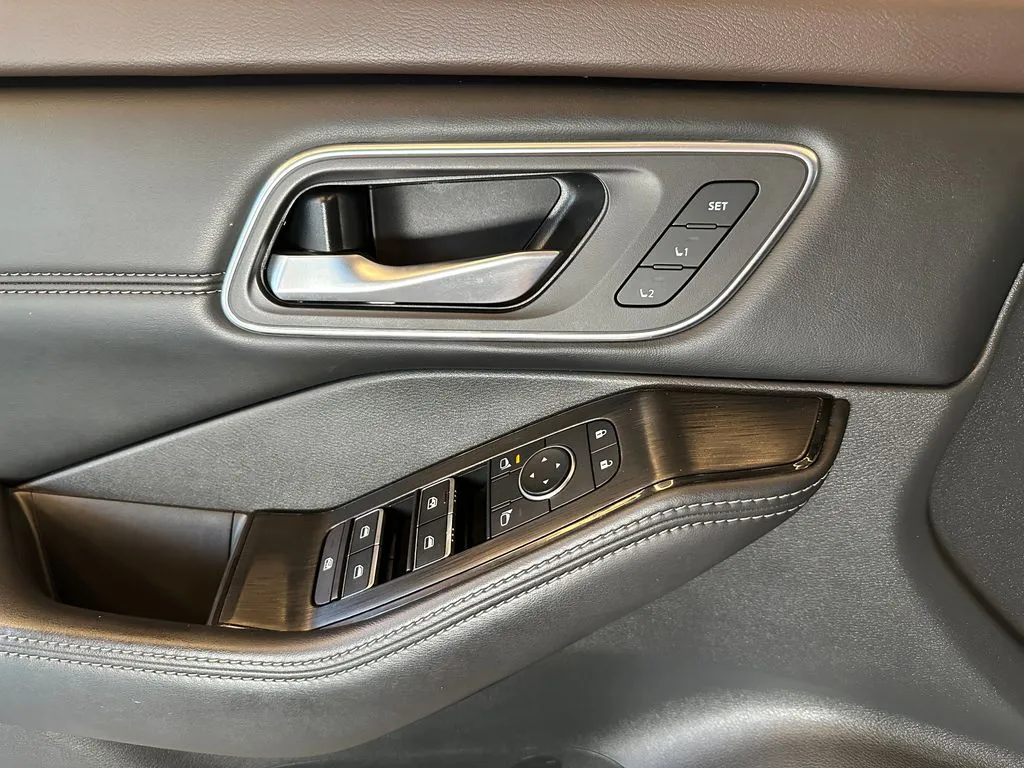 Nissan Rogue photo 19