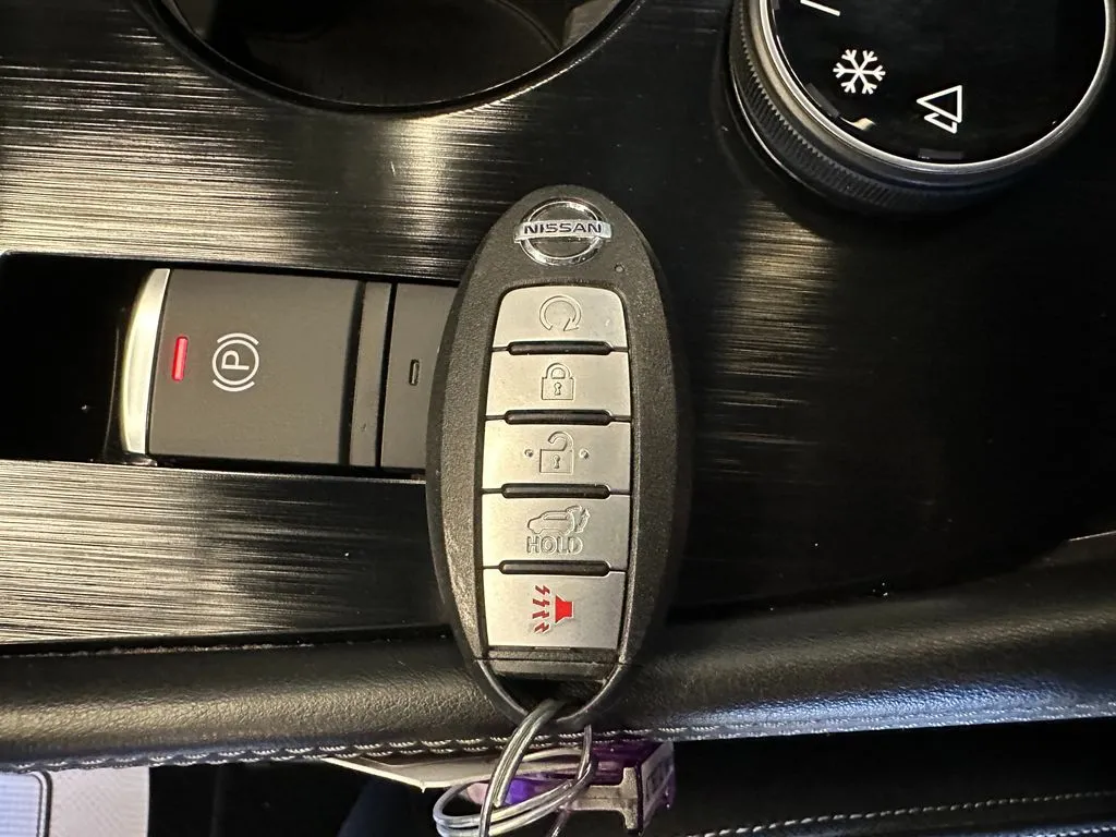 Nissan Rogue photo 17