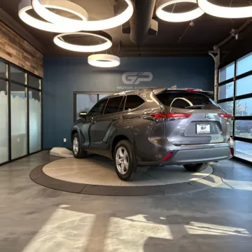 More photos of 2022 Toyota Highlander Hybrid LE at GP Motor Company, UT