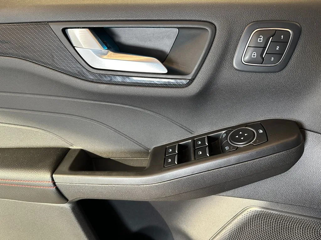 Ford Escape photo 19