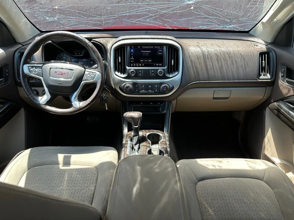 GMC Canyon photo 9
