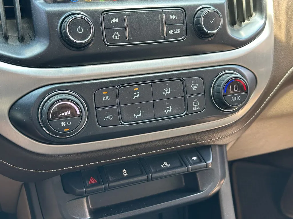 GMC Canyon photo 14