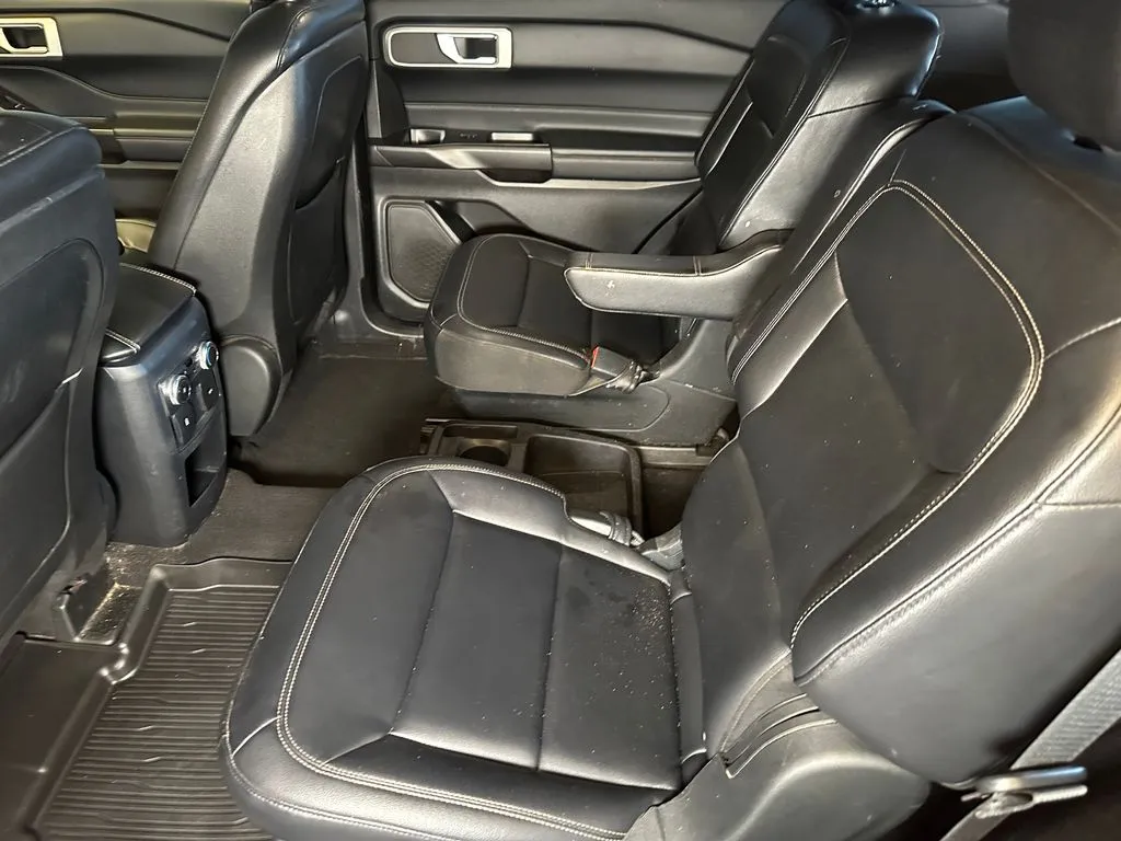Ford Explorer photo 21