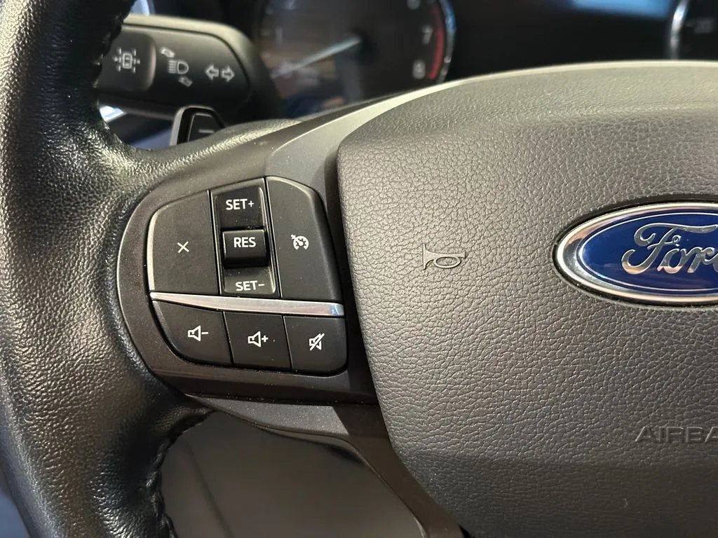 Ford Explorer photo 11