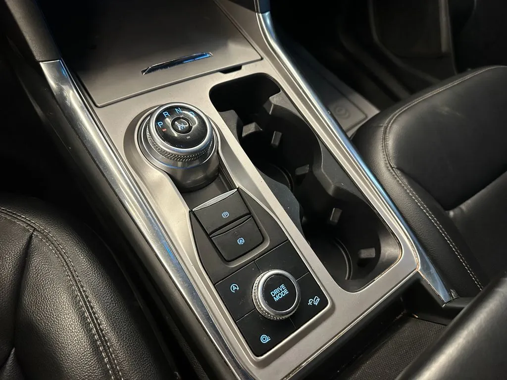 Ford Explorer photo 16