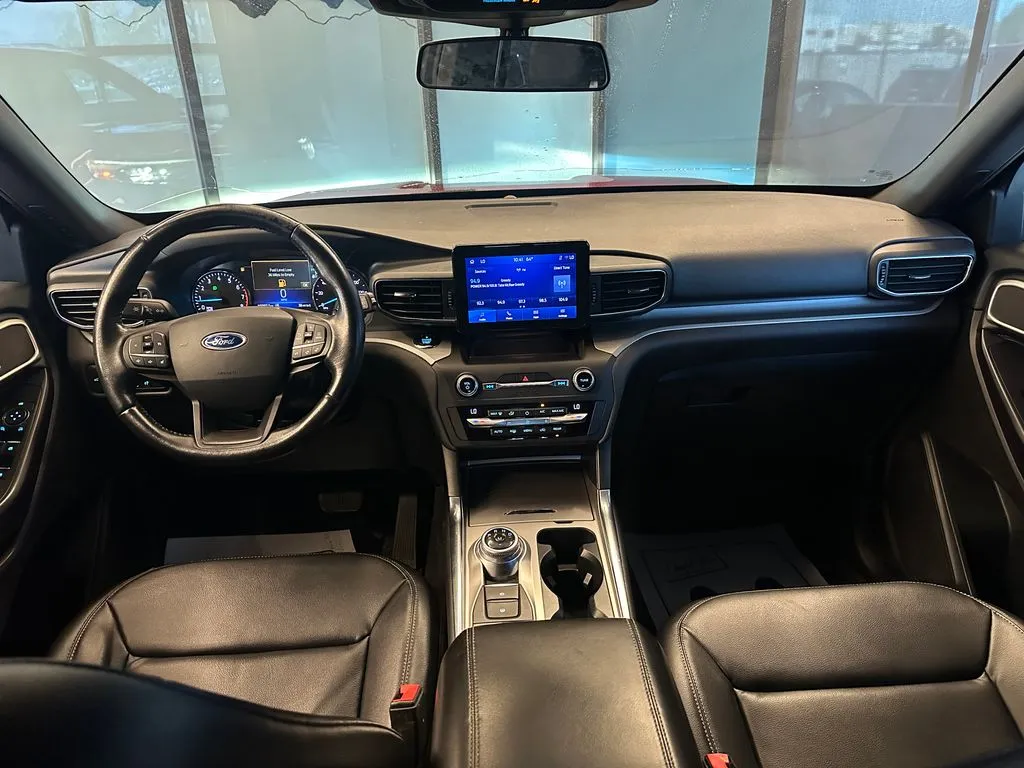 Ford Explorer photo 9