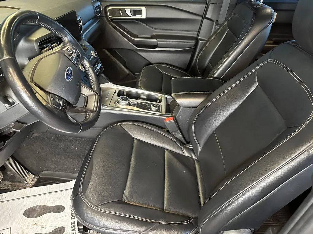 Ford Explorer photo 20