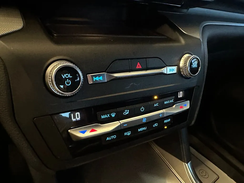 Ford Explorer photo 15