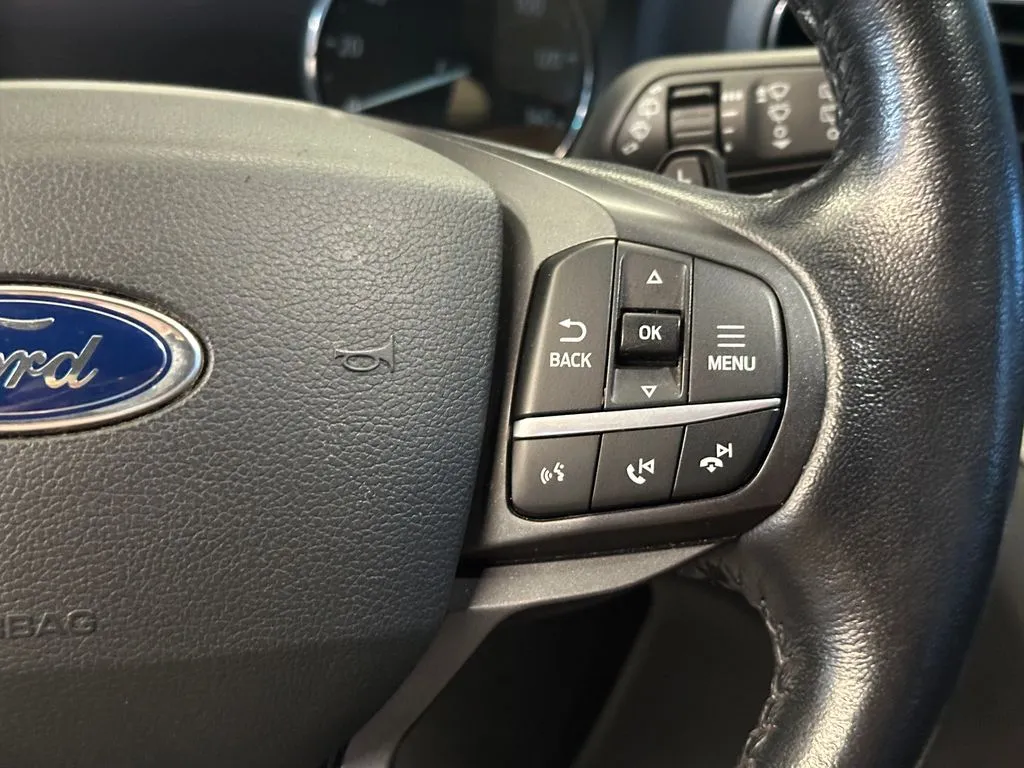 Ford Explorer photo 12