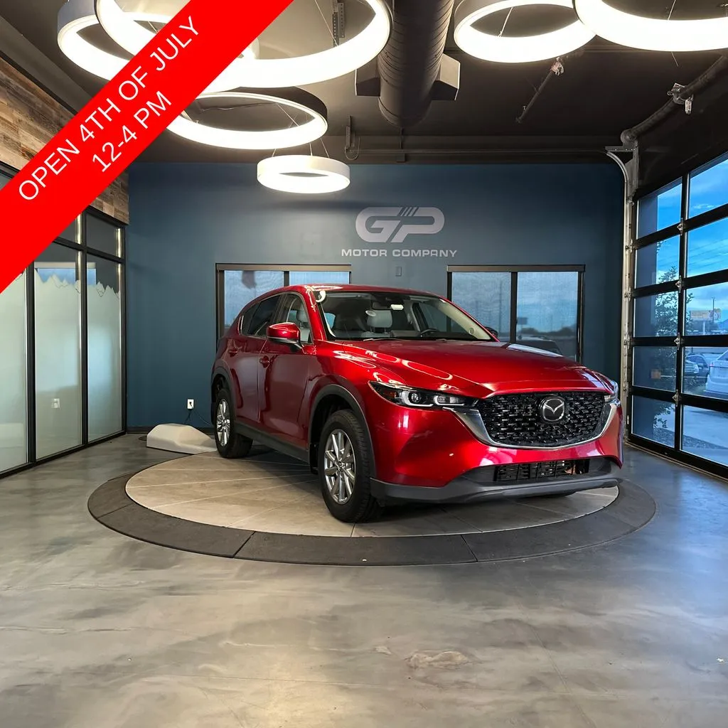 2022 Mazda CX-5 S Preferred package Auto AWD's photo
