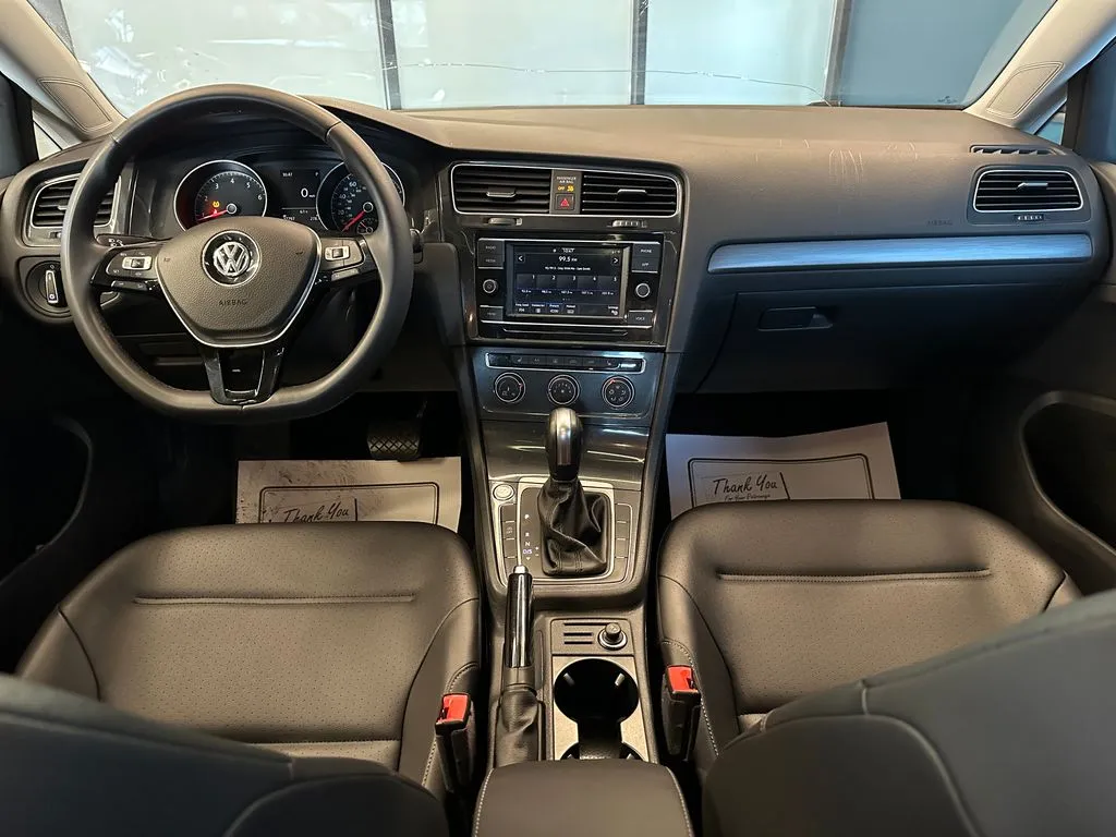 Volkswagen Golf photo 9