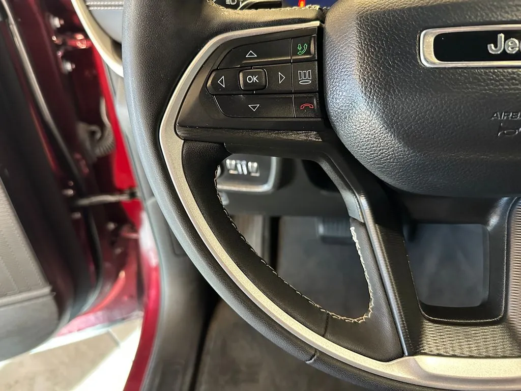 Jeep Grand Cherokee photo 11