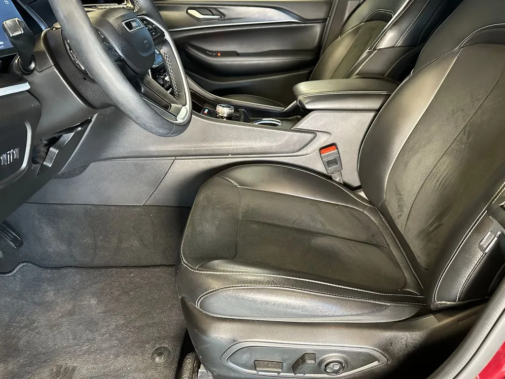 Jeep Grand Cherokee photo 20