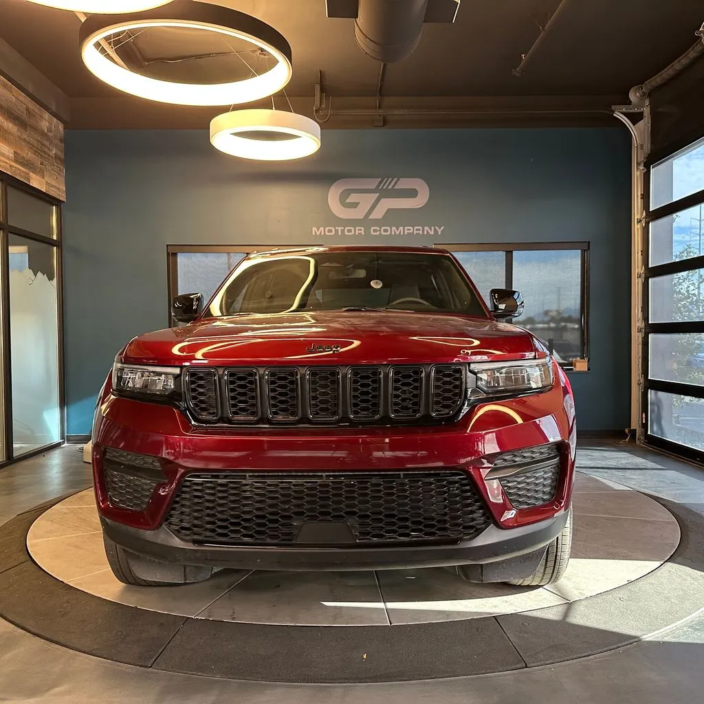 Jeep Grand Cherokee photo 8
