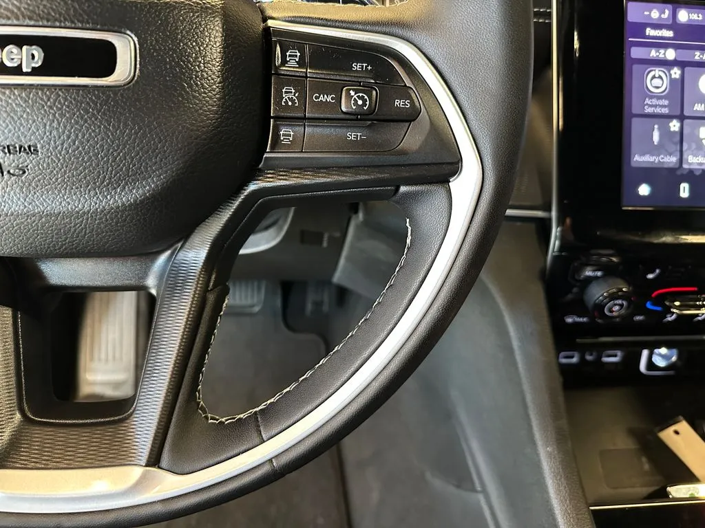 Jeep Grand Cherokee photo 12