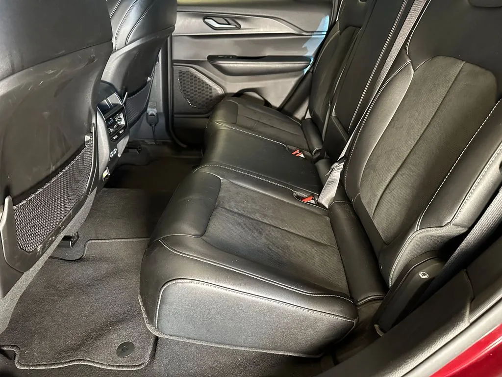 Jeep Grand Cherokee photo 21