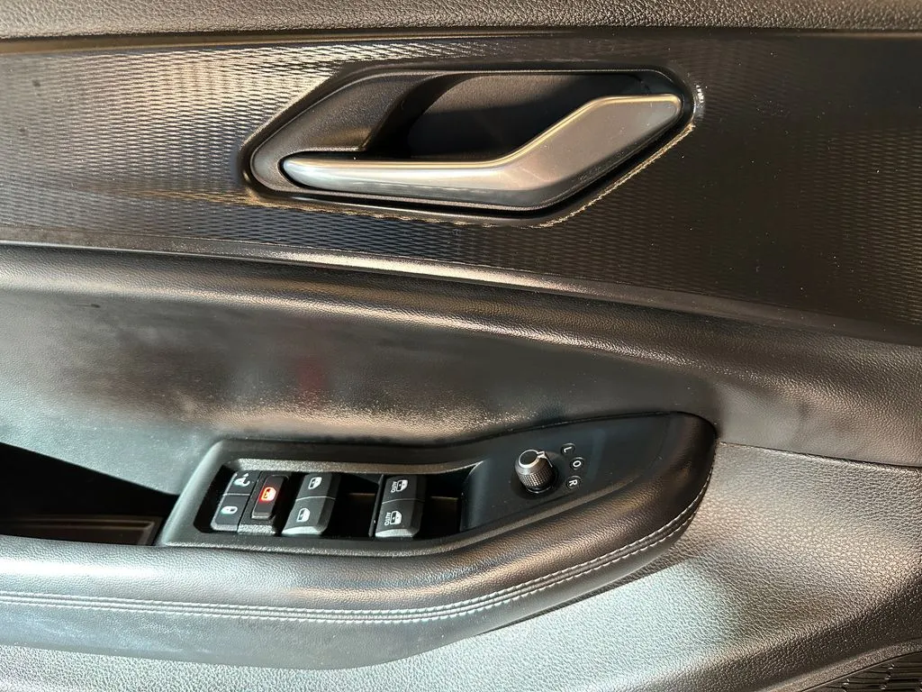 Jeep Grand Cherokee photo 16