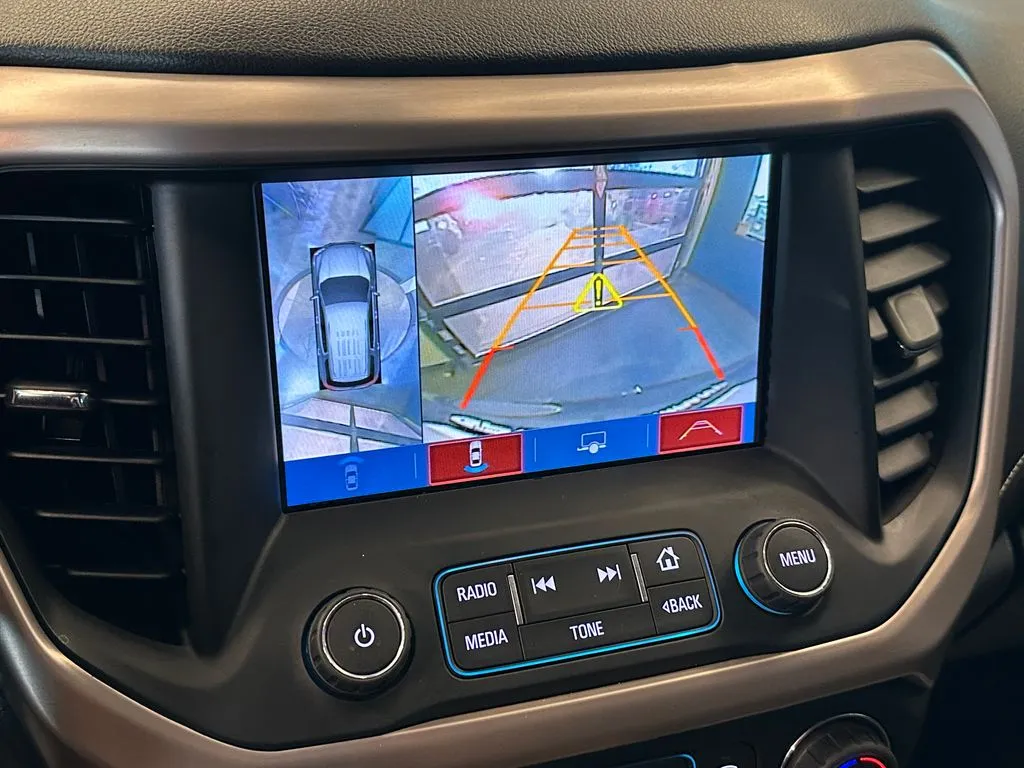 GMC Acadia photo 13