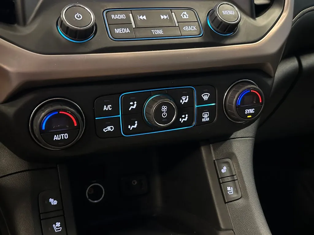 GMC Acadia photo 14