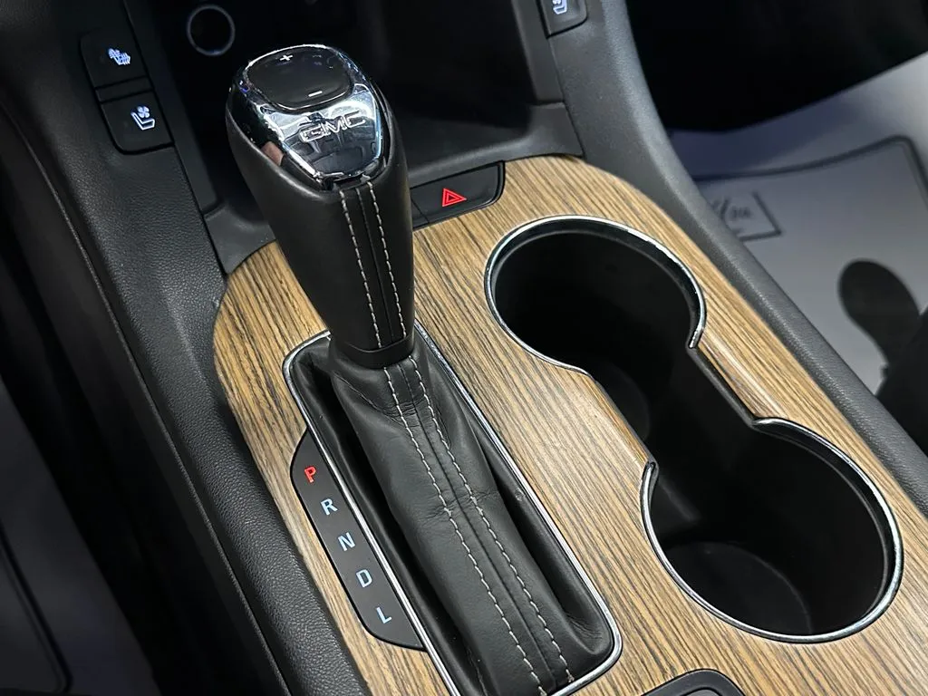 GMC Acadia photo 15