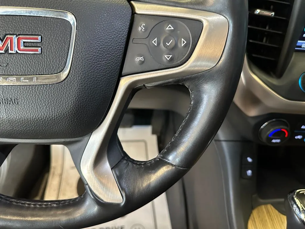 GMC Acadia photo 11